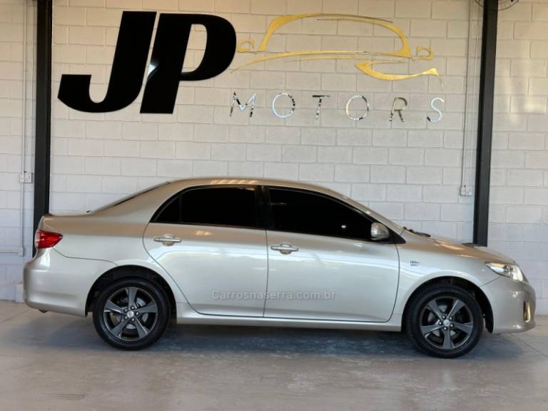 TOYOTA - COROLLA - 2013/2013 - Bege - R$ 69.900,00
