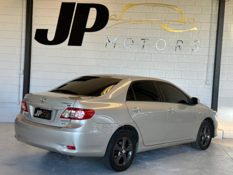 TOYOTA - COROLLA - 2013/2013 - Bege - R$ 69.900,00