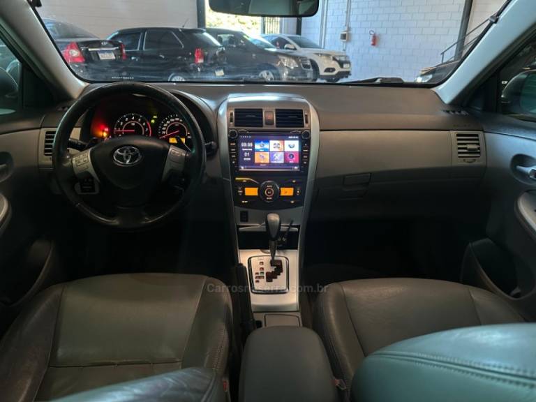 TOYOTA - COROLLA - 2013/2013 - Bege - R$ 69.900,00