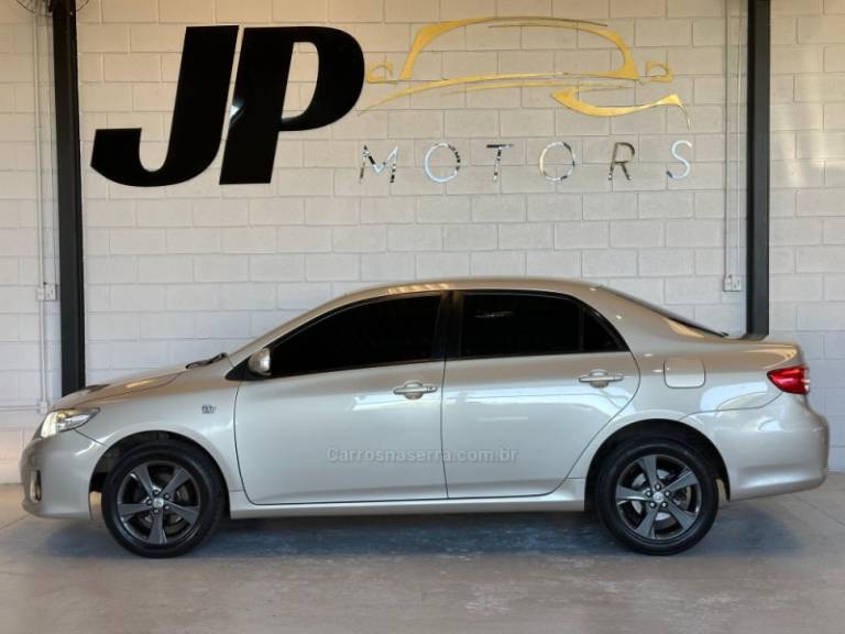 TOYOTA - COROLLA - 2013/2013 - Bege - R$ 69.900,00